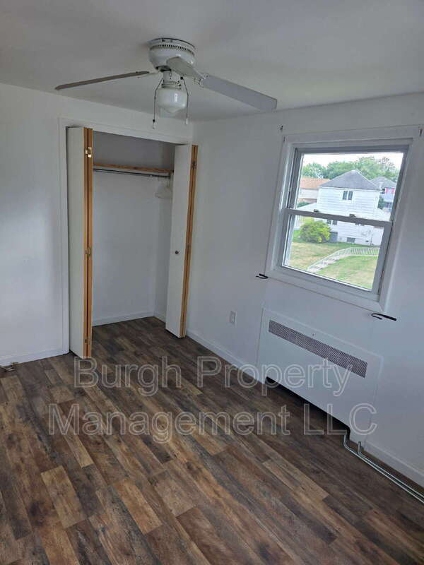 Building Photo - 549 Thompson Ave