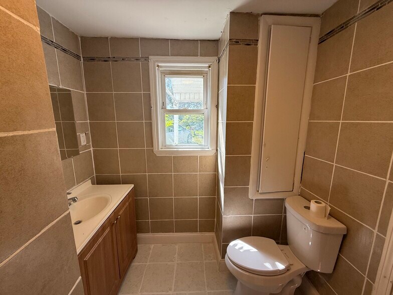 Bathroom - 45 Union St