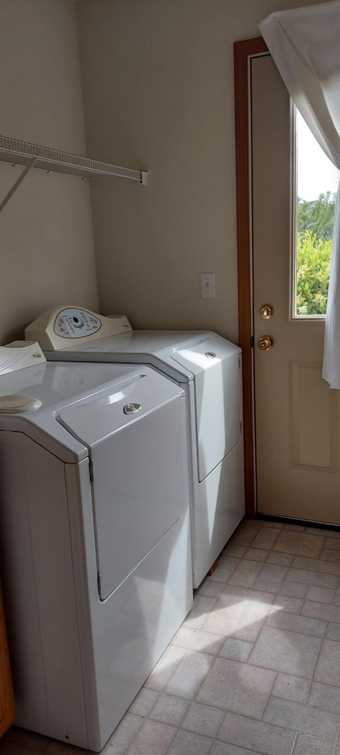 Building Photo - MOVE IN SPECIAL 1/2 OFF 1ST FULL MONTHS RENT- 3 bedroom, 2.5 bath Townhouse in Ashland!!