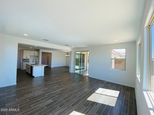 Building Photo - 9025 W Denton Ln