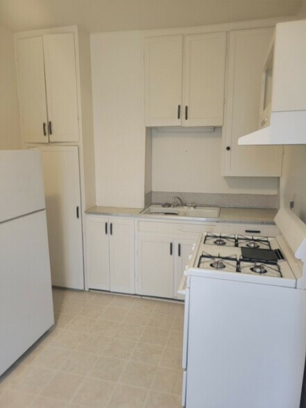 half view of kitchen - 609 S Broad St