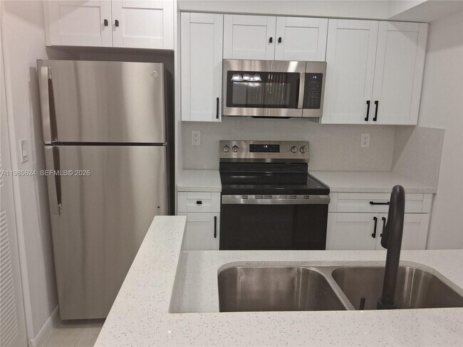 Building Photo - 15495 N Miami Lakeway