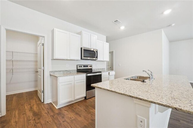 Building Photo - 177 Whitewood Dr