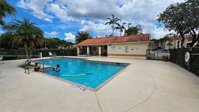Building Photo - 3360 Pinewalk Dr N