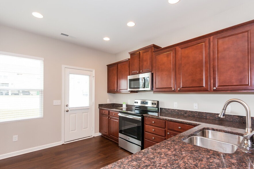 Building Photo - 8728 Balsam Bay Rd