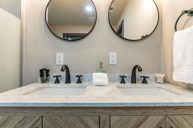 Building Photo - 4613 Joseph St