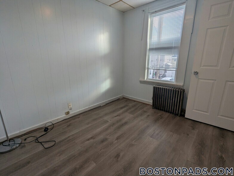 Building Photo - 63 Whitman St
