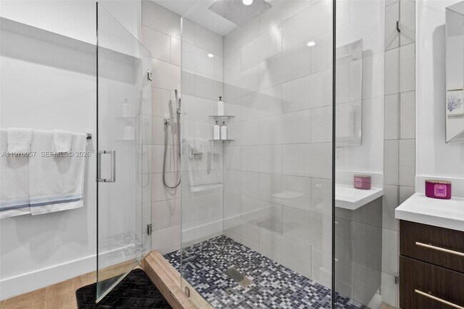 Building Photo - 3231 Salzedo St