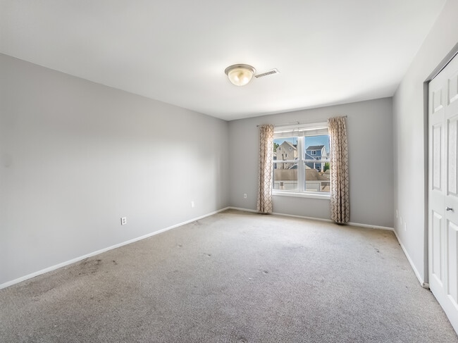 Building Photo - 92 Limewood Ave
