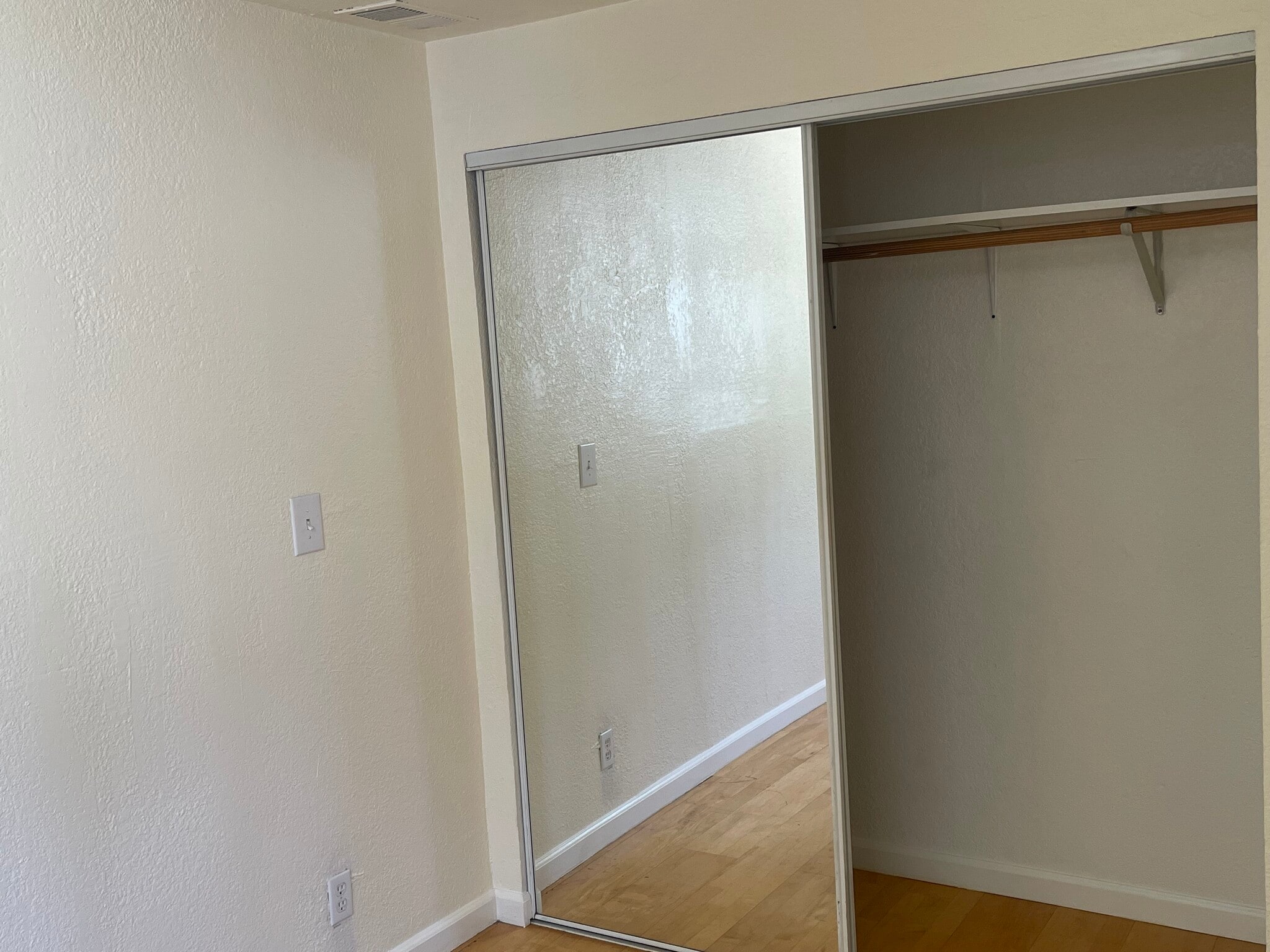 Bedroom 1 Mirror & Closet - 15040 Los Gatos Blvd