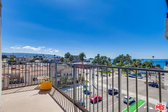 Building Photo - 230 S Catalina Ave