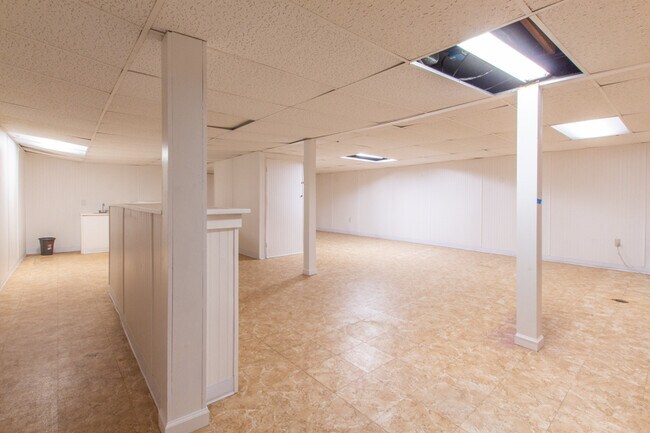 Building Photo - 3535 Balfour Dr