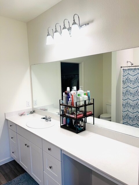 Building Photo - ***Move-in Special*** Move in by 11/15/202...