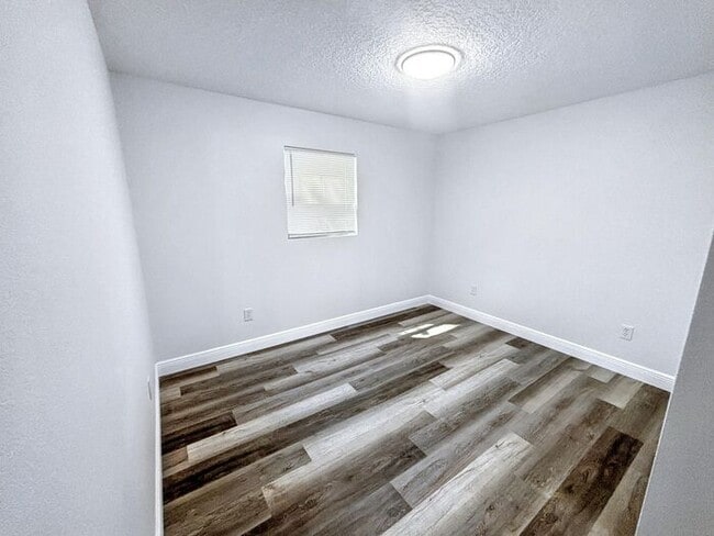 Building Photo - 1326 S Summerlin Ave