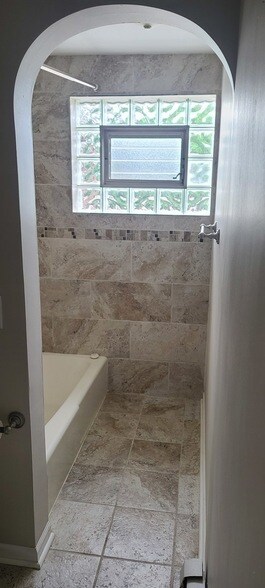 Building Photo - 1500 W Touhy Ave