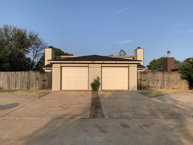 Building Photo - Cute duplex in North Lubbock