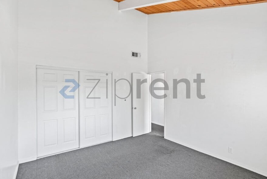 Building Photo - Unit G
