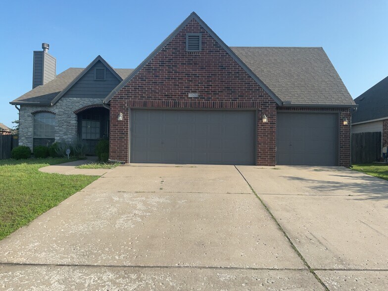 Primary Photo - 1606 W Vicksburg Pl