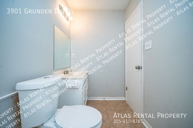 Building Photo - 3901 Grunden Dr SW