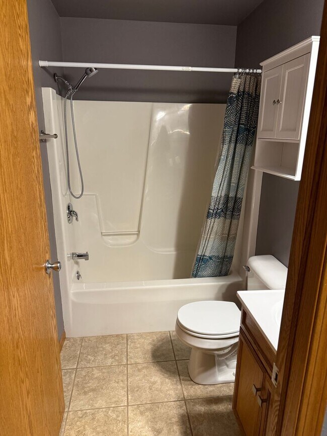 Building Photo - Remodeled 3BR 3BA Duplex in Black Earth –  $2800 month