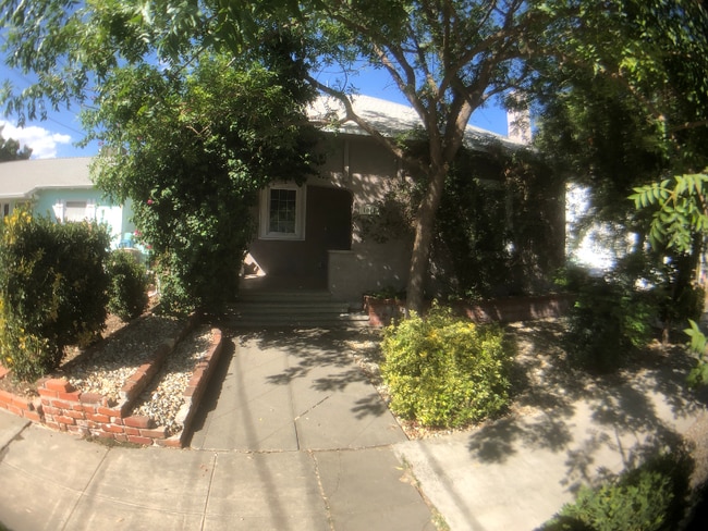 Building Photo - 1015 Beamer St