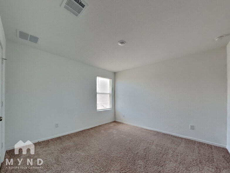Building Photo - 9007 Lunar Cove