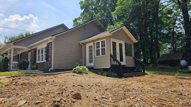 Building Photo - 6968 Corydon Ridge Rd NE