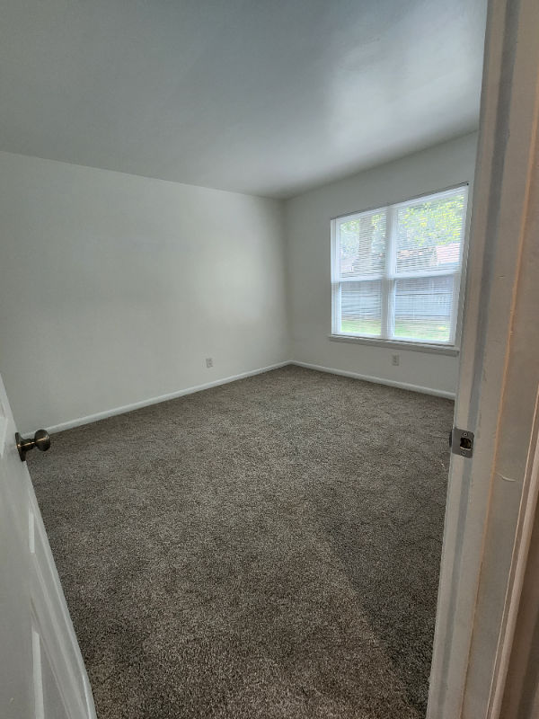 Building Photo - 300 Hurdle Dr
