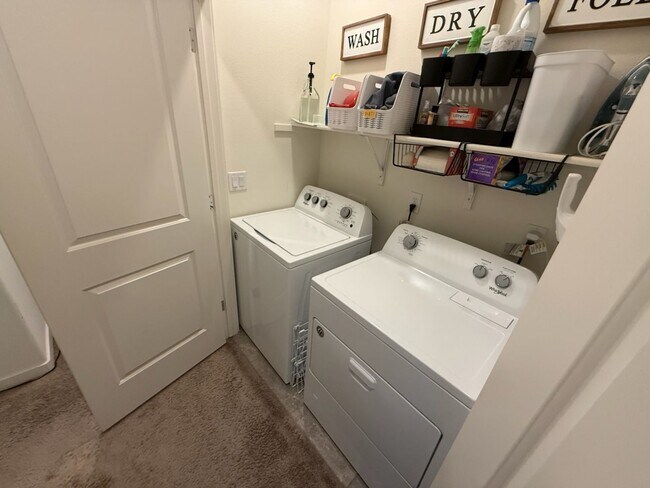 Building Photo - 3 Bedroom, 2.5 Bath Townhome