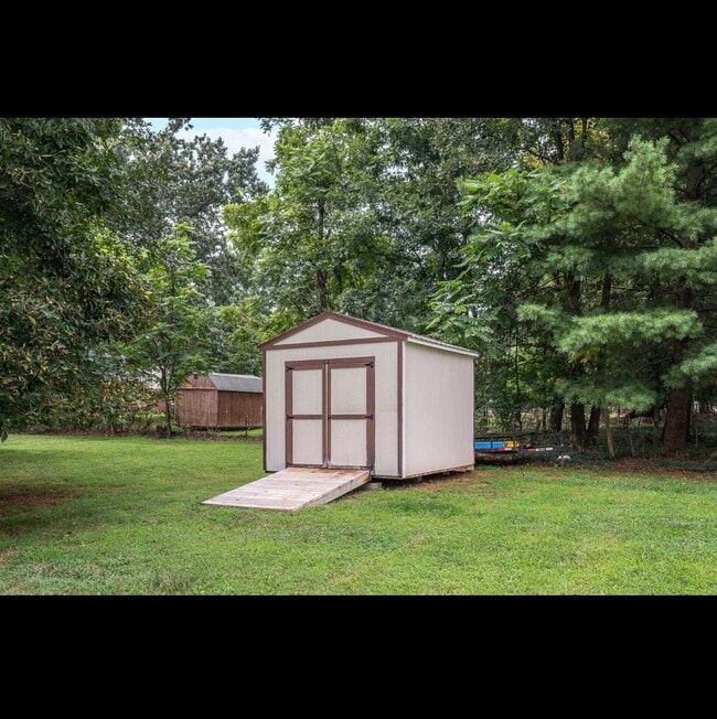 Building Photo - 73 Forest Ave