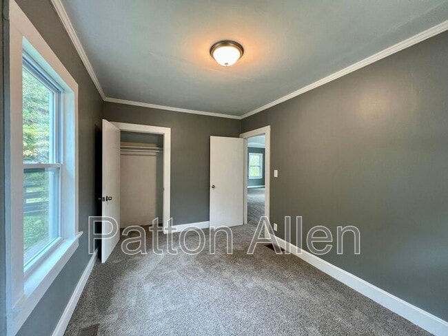 Building Photo - 15 Woodbine Rd