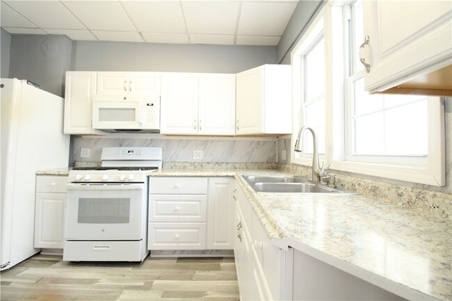 Building Photo - 249 Princeton Ave