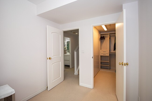 Building Photo - Fully Furnished 2-Bedroom + Office, 2-Bath...