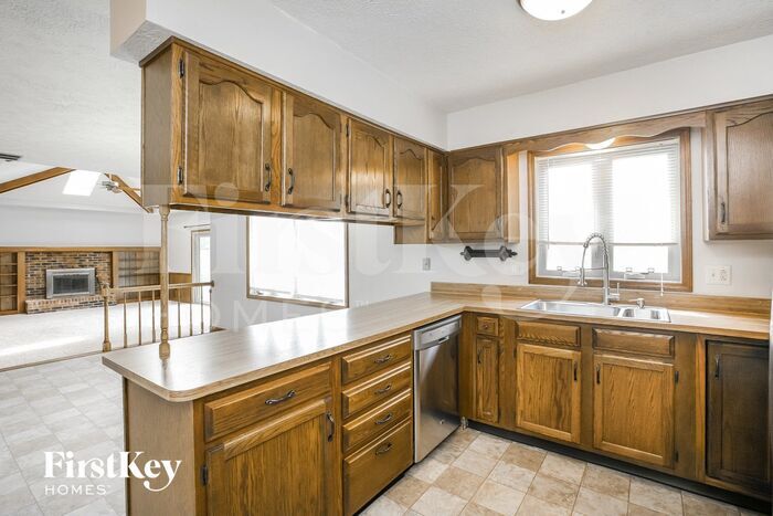 Building Photo - 621 White Pine Dr