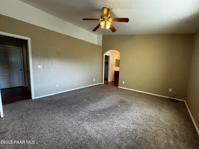 Building Photo - 3750 N Meadowlark Dr