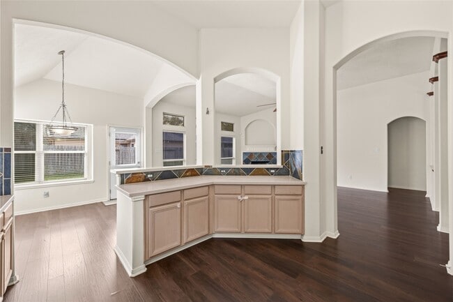 Building Photo - 4823 Lake Daniel Ct