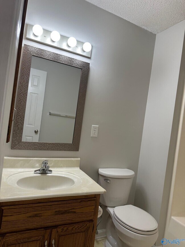 Building Photo - 101 Springfield Ln