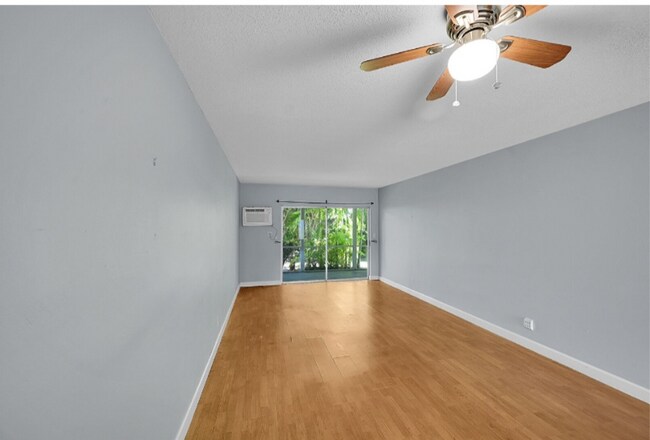 Building Photo - 2115 NE 42nd Ct