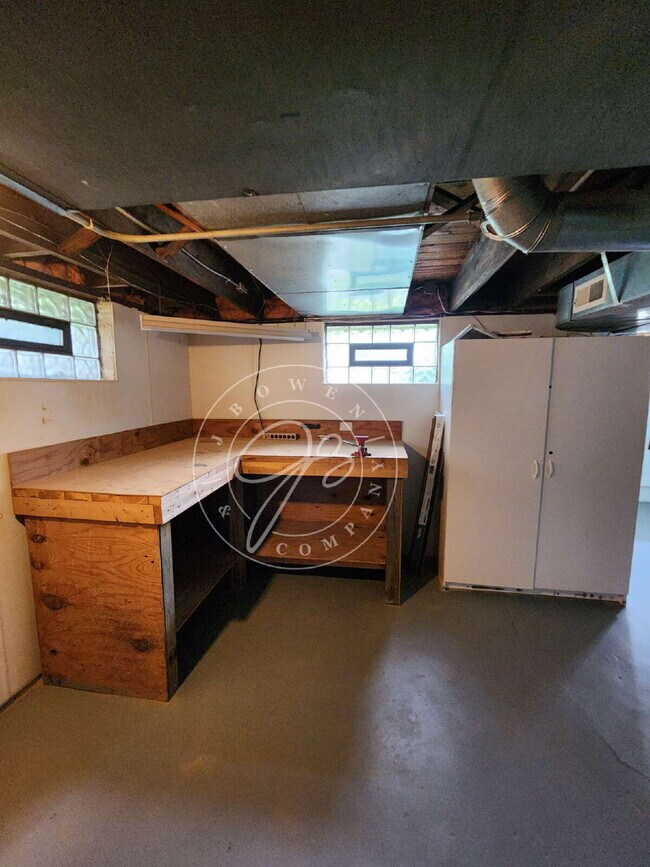 Building Photo - 3 Bed / 2 Bath Home in West Toledo – Bonus...