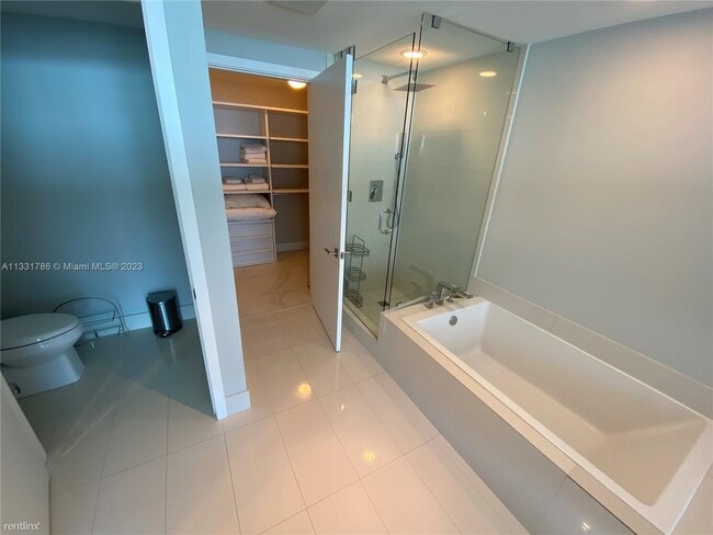 Building Photo - 4 br, 4.5 bath Condo - 650 NE 32nd St Unit...