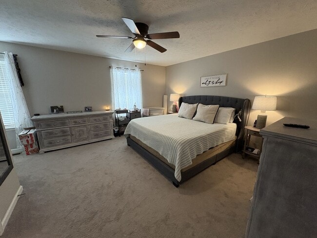 Building Photo - Upscale Townhome Near I-24