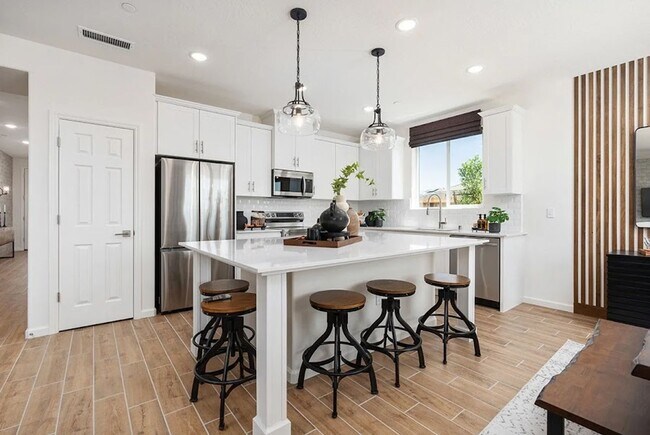 Building Photo - Solar Included! Nearly-New Single-Story Fresno Home with Den & 2-Car Garage — Pets Welcome!