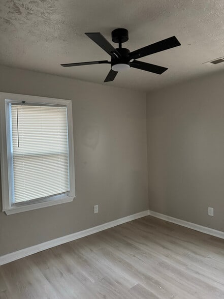 Building Photo - 1846 North Ave NW