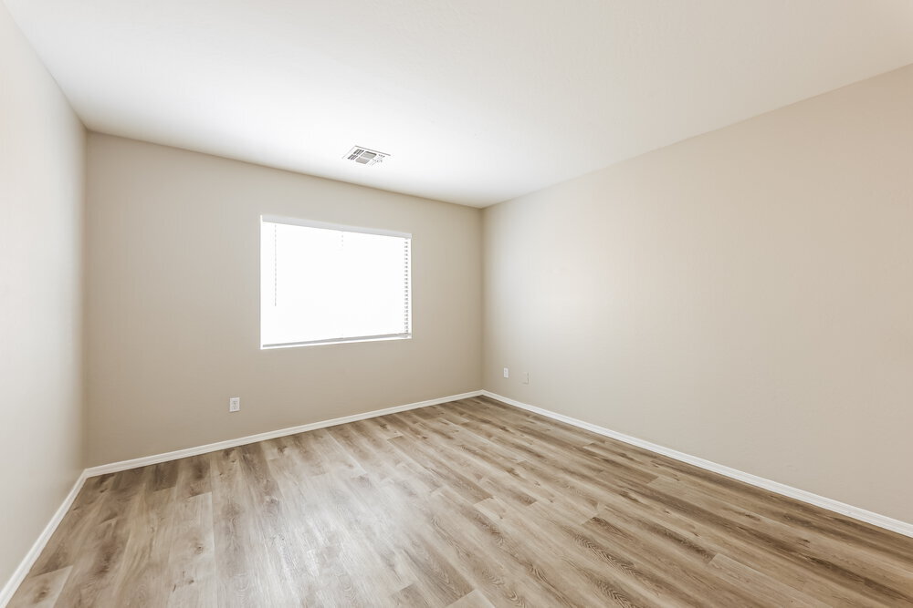 Building Photo - 12430 W Valentine Ave