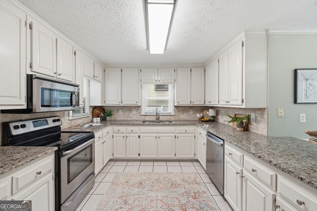 Building Photo - 4229 N Mountain Rd NE