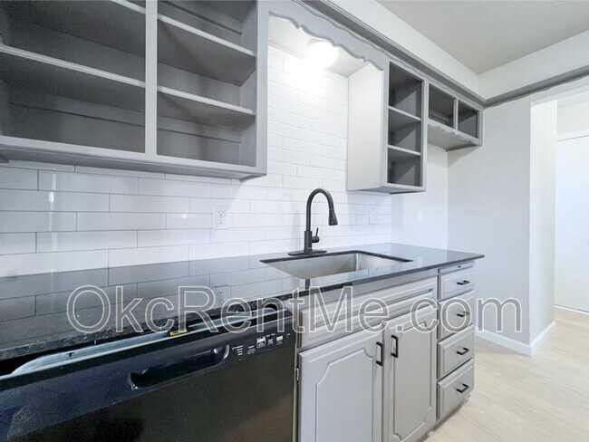 Building Photo - 1428 SW 62nd St