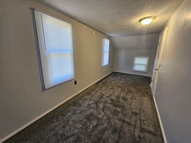 Building Photo - 3 Bed, 2 Bath, Elkhart