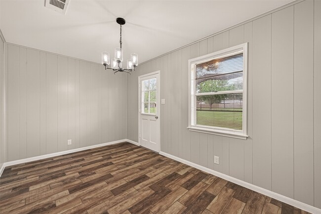 Building Photo - 1203 Bernard Ave