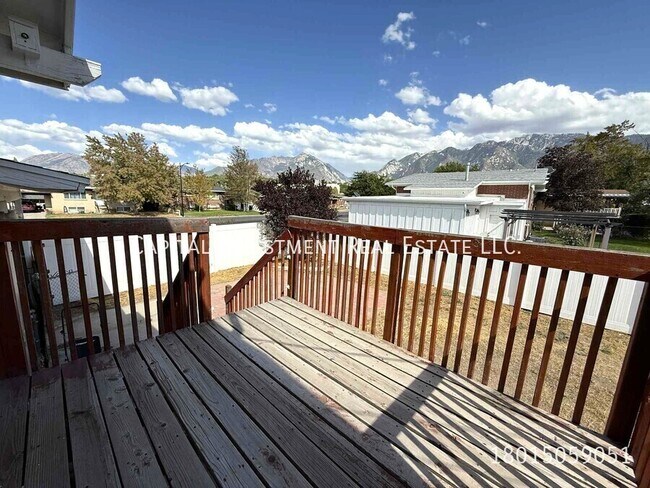 Building Photo - 1102 E Sego Lily Dr
