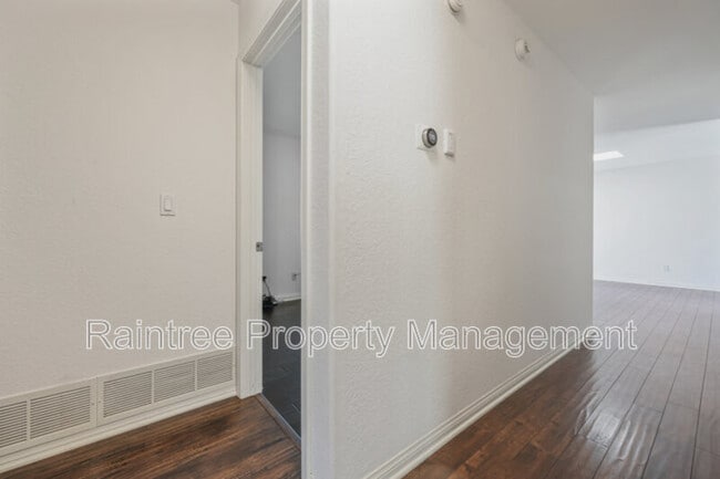 Building Photo - 1731 Rogue Isle Ct
